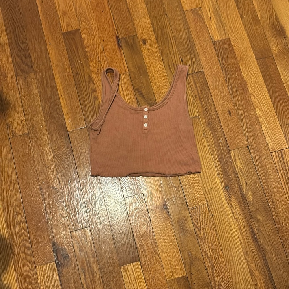 Short tank top